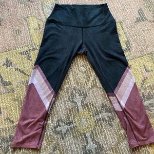 Alo Yoga High-Waist Airbrush Capri leggings